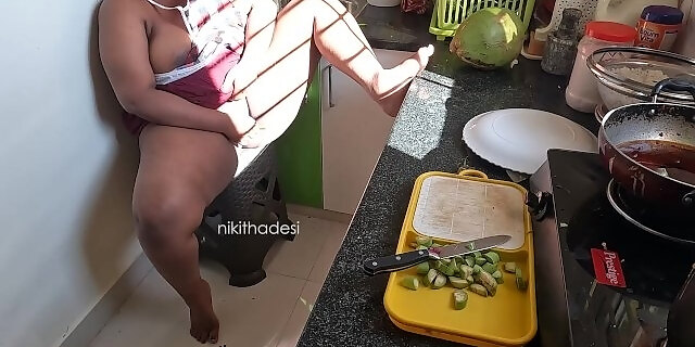 Enjoy Free Streaming Indian Maid Pussy Fucking With Brinjal 5:58 xxx Sex Video & Movies
