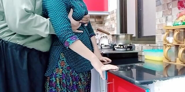 Enjoy Free Streaming Pakistani Beautiful Wife Fucked In Kitchen While She Is Cooking With Clear Hindi Audio Hot Sex Talk 7:12 xxx Sex Video & Movies