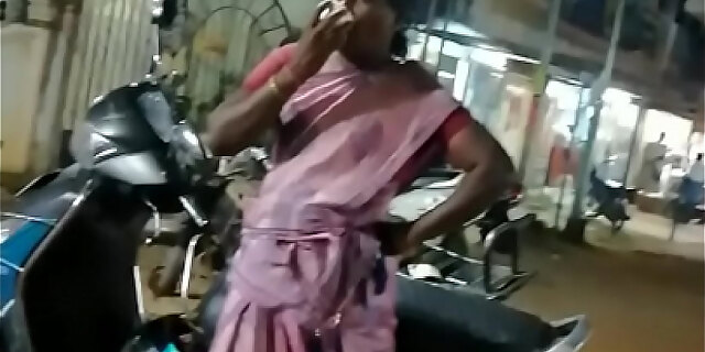 aunty,fingering,maid,saree,satin,tamil